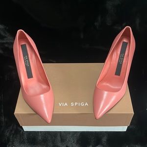 Via Spiga ladies Nikole Pink Leather Pumps. New in box. Size 6.5